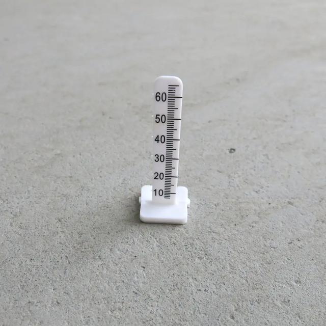 Floor levelling pegs