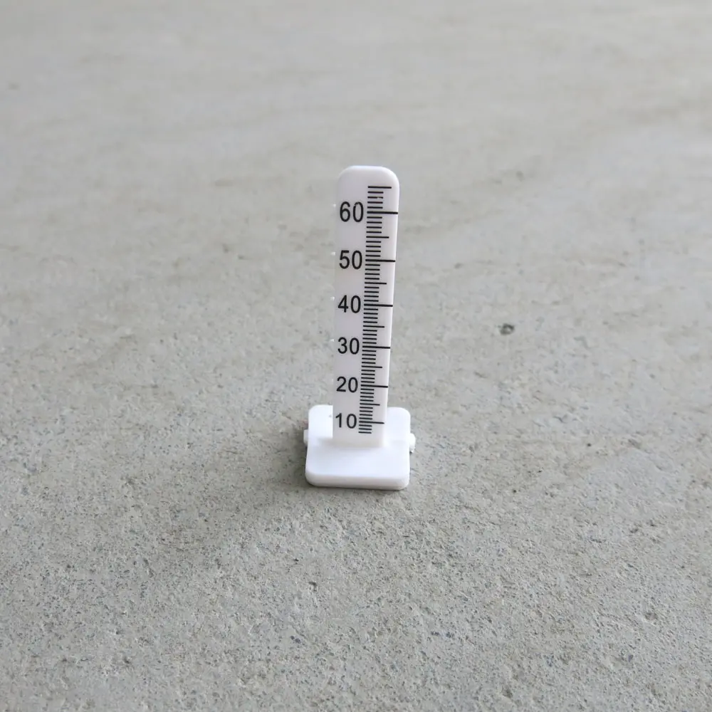 Floor levelling pegs